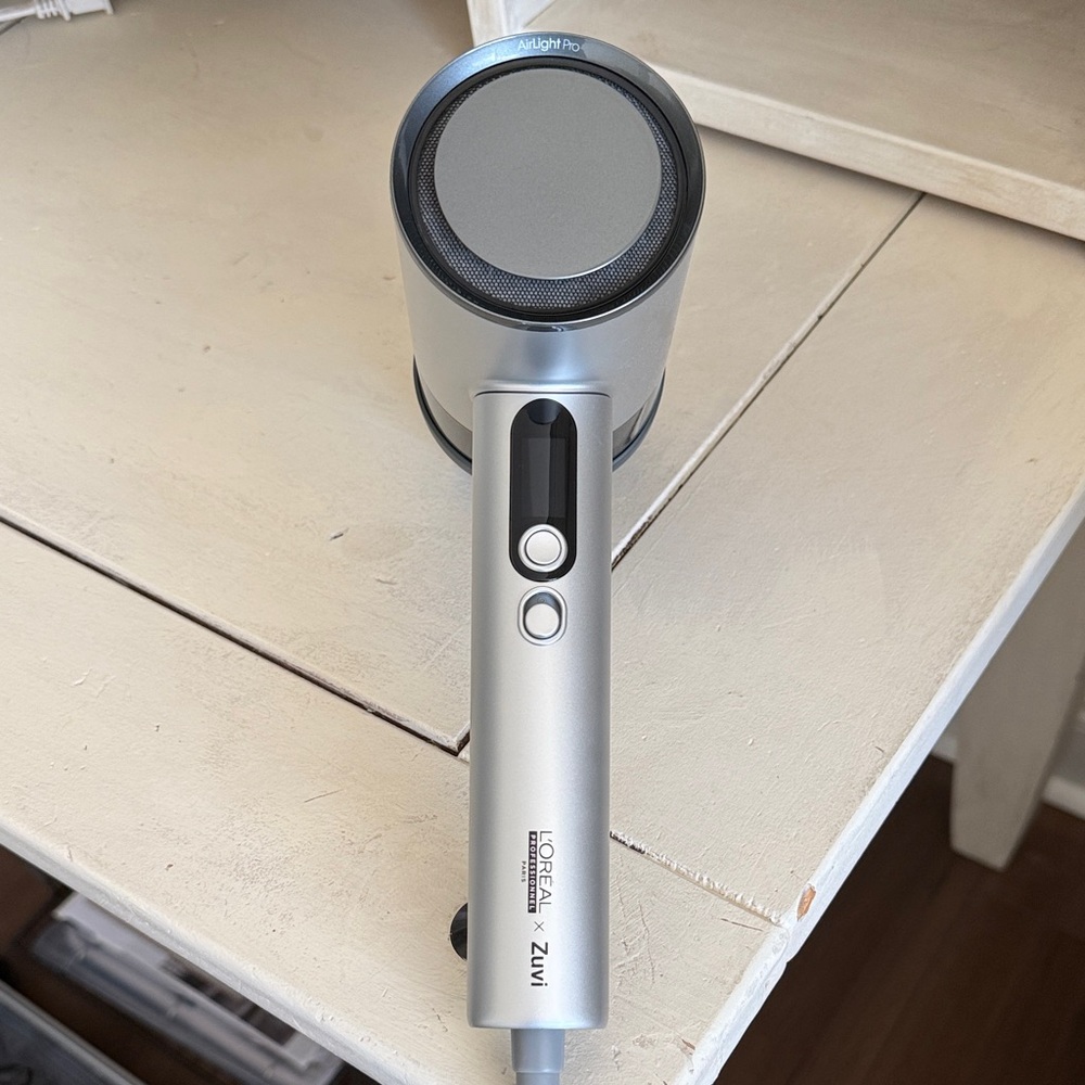 L'Oreal x Zuvi air light pro Silver Hair Dryer brand new